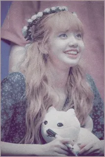 💧 ec676766 Lisa Lisa, Blackpink, Kpop, chanteuse, couronne de fleurs, poupée telegram sticker