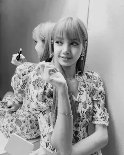 ☠ 58aeaa83 Lisa kpop, blackpink, lisa, селфи, зеркало, платье в цветочек telegram sticker