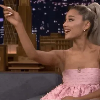 🌙 62aa9e36 Ariana Grande piosenkarka, celebrytka, kobieta, kucyk, sukienka telegram sticker