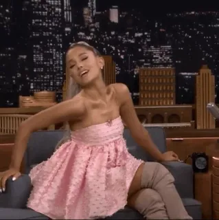 🌙 6772b10b Ariana Grande kobieta, piosenkarka, artysta, program TV, artysta estradowy, celebryta telegram sticker