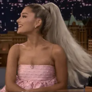 🌙 987993d9 Ariana Grande celebrytka, piosenkarka, gwiazda pop, kobieta, różowa sukienka, kucyk telegram sticker