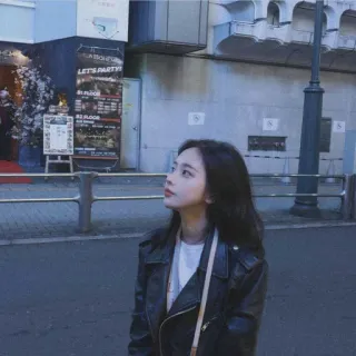 🥂 8492b4ac LET'S PARTY! pesta, bangunan, kota, jalan, wanita whatsapp sticker