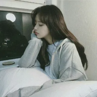 🥂 9d3b3a2f wanita, sedih, gadis, jendela, rambut panjang, hoodie whatsapp sticker