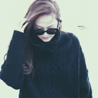 🗽 7ac53686 Frau, Pullover, Sonnenbrille, Porträt whatsapp sticker