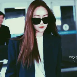 🗽 f2107e46 Perpetual Frau, Sonnenbrille, Jacke, Porträt whatsapp sticker