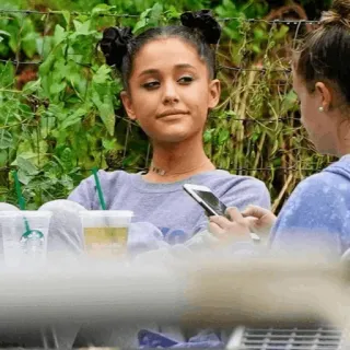 ☁️ 27e96dca Ariana Grande 爱莉安娜·格兰德, 名人, 歌手, 星巴克, 饮料 telegram sticker