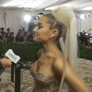 ☁️ 5cb8a5cb VOGUE 名人, 女性, 时尚, vogue, 人物, 连衣裙 telegram sticker