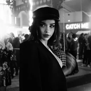 💸 0ce23cb0 CATCH ME kobieta, portret, czarno-białe, moda, noc telegram sticker