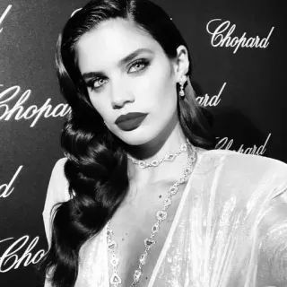 ⚖️ 5b700727 Chopard kobieta, portret, modelka, moda, biżuteria telegram sticker