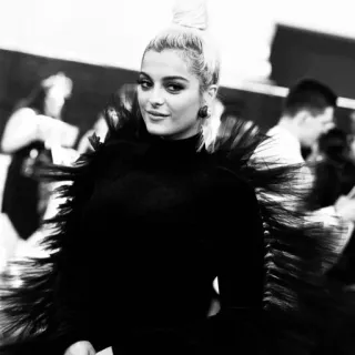 🕯 ddd03c0c Bebe Rexha piosenkarz, portret, czarno-białe, celebryta, moda telegram sticker
