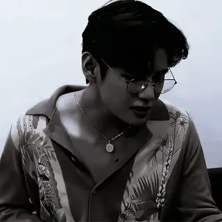 🔗 457a929b người đàn ông, kính, chân dung, kpop, người nổi tiếng, v telegram sticker