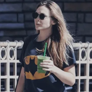 ◾️ 338cbb28 Batman, Elizabeth Olsen, selebriti, kaos, wanita, kacamata hitam telegram sticker