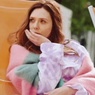 ◾️ c09f2025 Wanda Maximoff Wanda Maximoff, Elizabeth Olsen, Marvel, sedih, wanita, kecewa, duduk telegram sticker