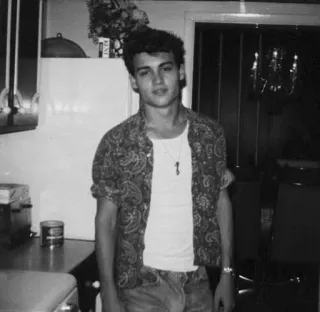 ⛓ 63d12605 ผู้ชาย, ภาพเหมือน, หนุ่ม, ผู้ชาย, ในร่ม, คน telegram sticker