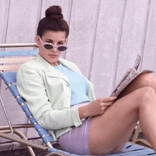 🍒 00648342 phụ nữ, ngồi, ghế, đọc sách, kính râm, mùa hè telegram sticker