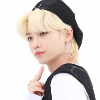 ☺ e33c1327 Felix феликс, kpop, айдол, stray kids, певец, человек, знаменитость, блонд telegram sticker