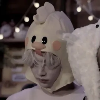 😒 fd39a634 человек, шляпа цыплёнка, мягкая игрушка, портрет telegram sticker