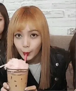 ✨ 14477663 Lisa woman, blonde hair, drinking, coffee, K-pop, singer, Lisa, Blackpink telegram sticker