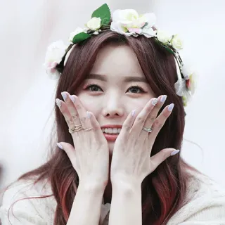 🌷 c2a88477 mulher, flores, coroa de flores, menina, beleza, retrato whatsapp sticker