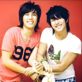 🥕 bf82868c potret, persahabatan, senyum, pria, pemuda, korea, asia, teman telegram sticker