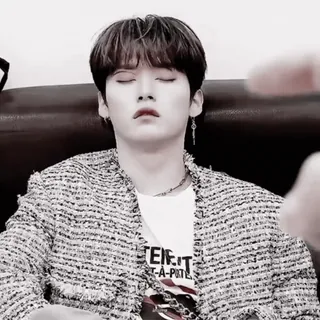 🍒 60c229b2 STEIN
EN-A-PITE
O männlich, person, drinnen, porträt whatsapp sticker