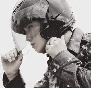 🔑 1145bae1 mũ bảo hiểm, người, xe máy, lái xe, an toàn, áo da telegram sticker