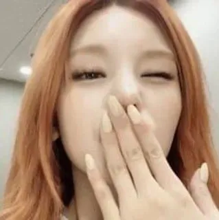 💋 75f24fe5 женщина, человек, селфи, девушка, подмигивание, лицо telegram sticker