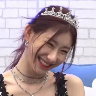 👸 d6077048 женщина, улыбка, корона, счастливая, человек, ожерелье telegram sticker