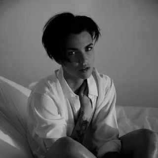 💉 9e010748 retrato, mujer, modelo, persona, camisa, blanco y negro telegram sticker