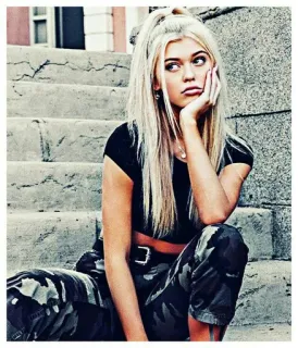 🥀 037162fb 女性, 金发, 姿势, 时尚, 肖像, 青少年, 年轻女性 whatsapp sticker