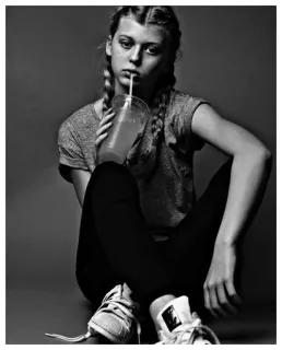 🥀 2284898e 女人, 果汁, 坐着, 辫子, 青少年, 饮料, 运动, 健康, 健身 whatsapp sticker