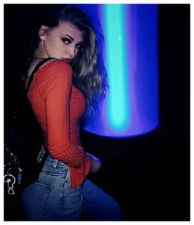 🥀 51d4487b 女人, 女孩, 肖像, 女性, 人, 牛仔裤, 红衬衫 whatsapp sticker