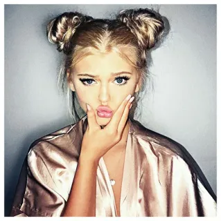 🥀 5a12c2ee 女人, 金发, 自拍, 肖像, 美女, 时尚, 头发, 人 whatsapp sticker