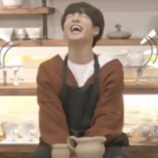 🤣 7d2ba882 pessoa, rindo, avental, cerâmica, cerâmica, artesanato, estúdio telegram sticker