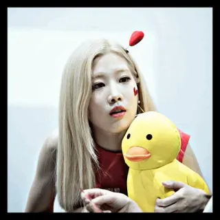 ✨ e4c804de 女性, 人, アヒル, ぬいぐるみ, 金髪, ポートレート whatsapp sticker