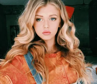 😐 4df452f4 wanita, rambut pirang, potret, orang, gadis, perempuan, selfie whatsapp sticker