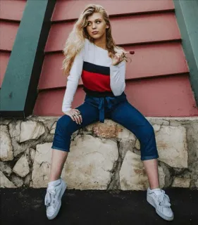 🍭 e6a814ea wanita, gadis, duduk, model, mode, pose whatsapp sticker