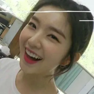 💖 e4b43680 ritratto, donna, sorriso, persona, viso telegram sticker