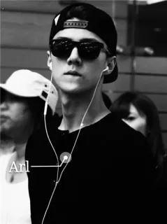 ✖ ca6bc705 Arl คน, แว่นกันแดด, หมวก, หูฟัง, ขาวดำ, ลำลอง telegram sticker