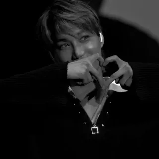 ⛲️ 20566819 man, heart, kpop, gesture, person, singer telegram sticker