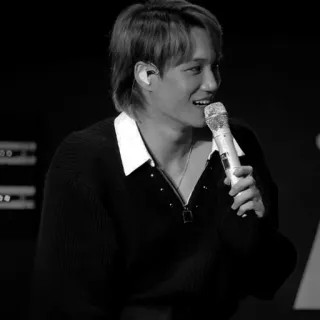 ⛲️ 219ab499 K-pop, singer, microphone, music, performer telegram sticker