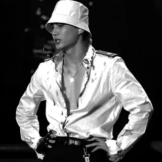 ⛲️ b080bbc9 man, bucket hat, portrait, shirt, actor, male telegram sticker