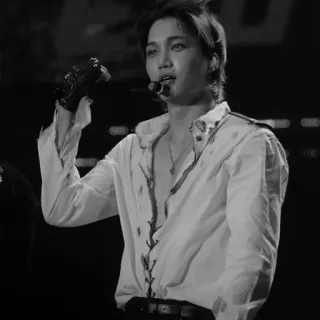 ⛲️ d521d244 man, singer, portrait, performance, stage telegram sticker