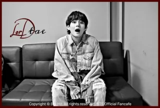 🏹 49f4f2db LorL Dae persona, sorpresa, seduto, casual, interno telegram sticker