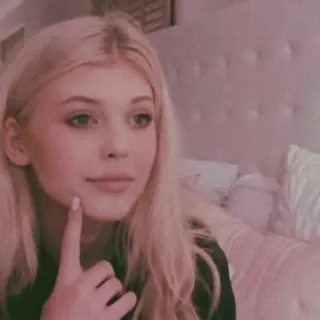 🔥 cf4f924a 인물 사진, 여자, 금발, 실내, 셀카 telegram sticker