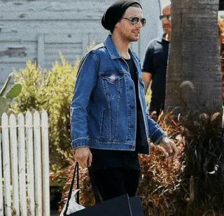 💿 40def34c Louis Tomlinson celebrity, singer, fashion, casual, street style, person telegram sticker