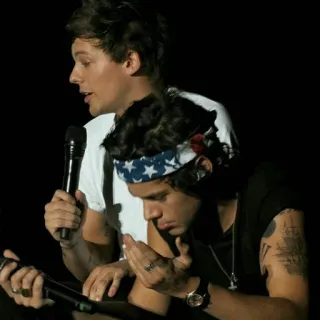 🥀 7a668f00 musique, concert, microphone, chant, divertissement, célébrités telegram sticker