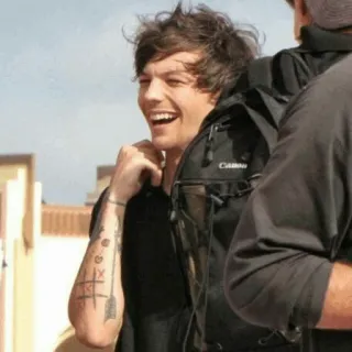 🥀 c9b773c7 personne, sourire, portrait, homme, bras, tatouage, heureux telegram sticker