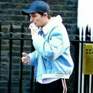 🌶 9ecdada7 pria, topi baseball, jaket, gaya jalanan, kasual, luar ruangan, potret whatsapp sticker