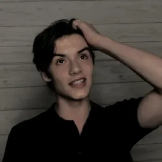 🍷 d80e820b portret, mężczyzna, casual, styl, młody dorosły telegram sticker